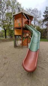 Kinderspielplatz_Luitpoldpark_Krokodilfigur_Spielgerät
