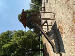 Spielturm/Klettergerüst mit Rutsche Spielplatz Vollmarpark