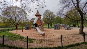 Kinderspielplatz_Luitpoldpark_Elefantenrutsche